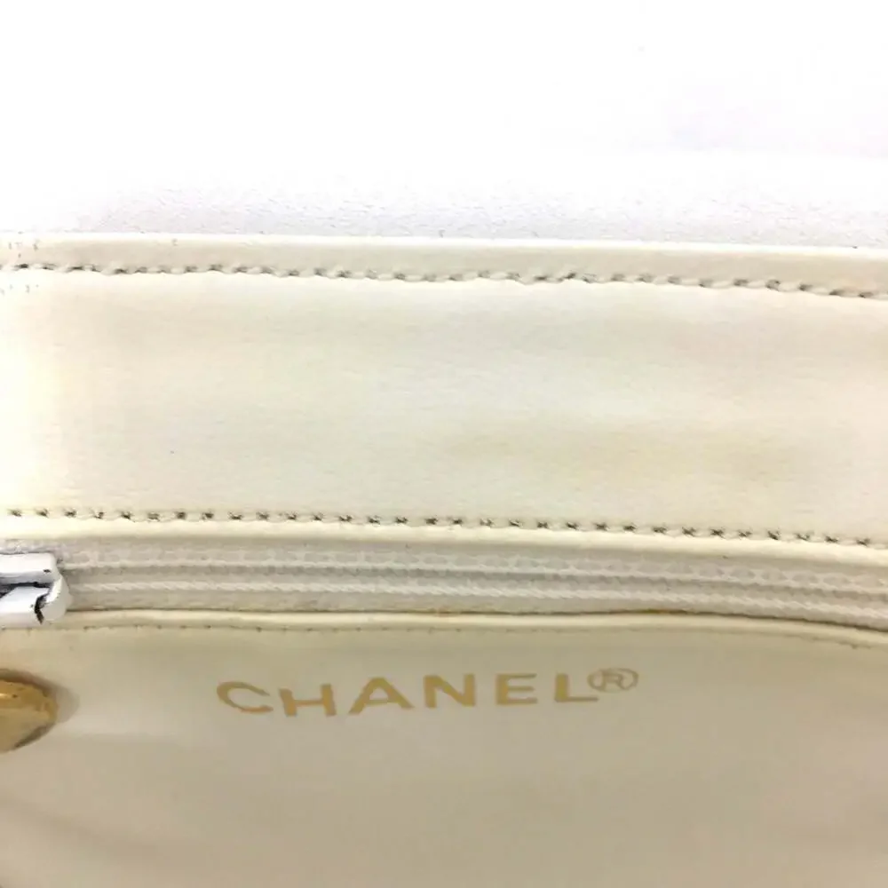 CHANEL White Shoulder Bag